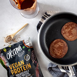 Proteina Vegana de Cacao Okami Bio en DisfrutaBox Los Pilares de la Tierra